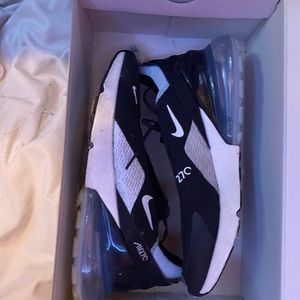 Nike 270s